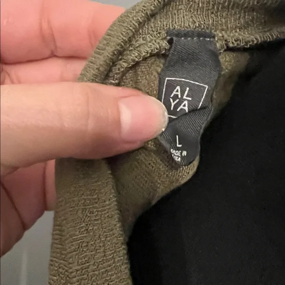 Alya Olive Short Sleeve Knotted Tee dry goods - Picture 2 of 2